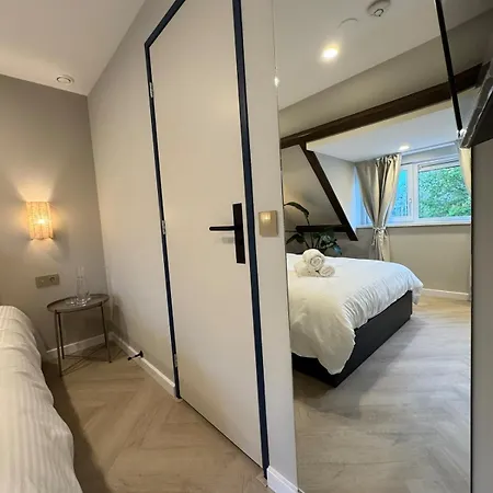 Family Double Floor View Art R3&5 Den Haag