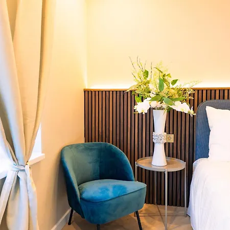 Family Double Floor View Art R3&5 * Den Haag