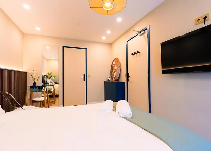 Family Double Floor View Art R3&5 Apartment *