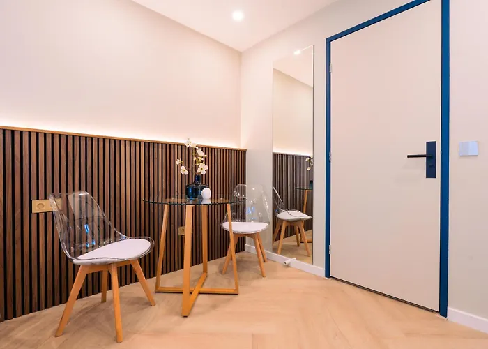 Family Double Floor View Art R3&5 * Den Haag